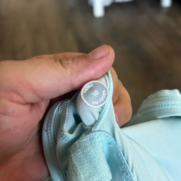 Lululemon Ignite Tank size 10 - Picture 4 of 6